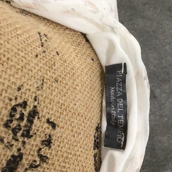 Floral top (grey & blush delicate pattern) long sleeve. - Picture 4 of 4